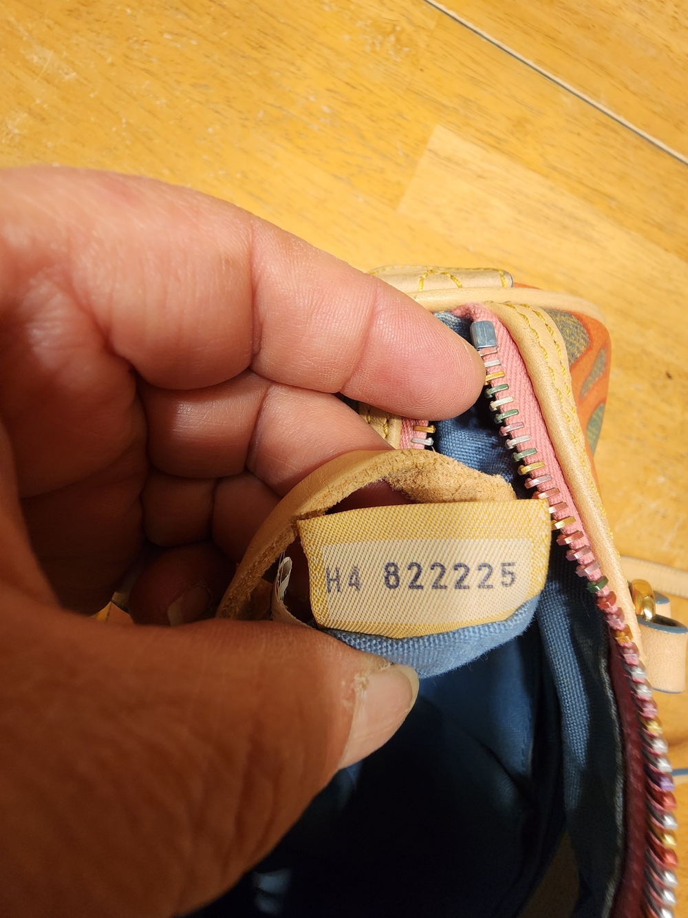 vintage Y2K Dooney & Bourke multicolor crayon hearts barrel bag - Picture 15 of 16